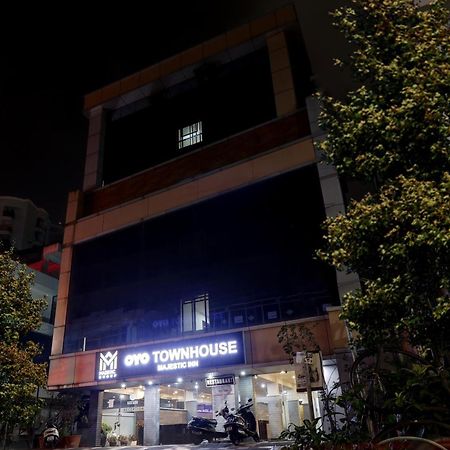 Oyo Townhouse 595 Majestic Inn Kochi Exterior photo