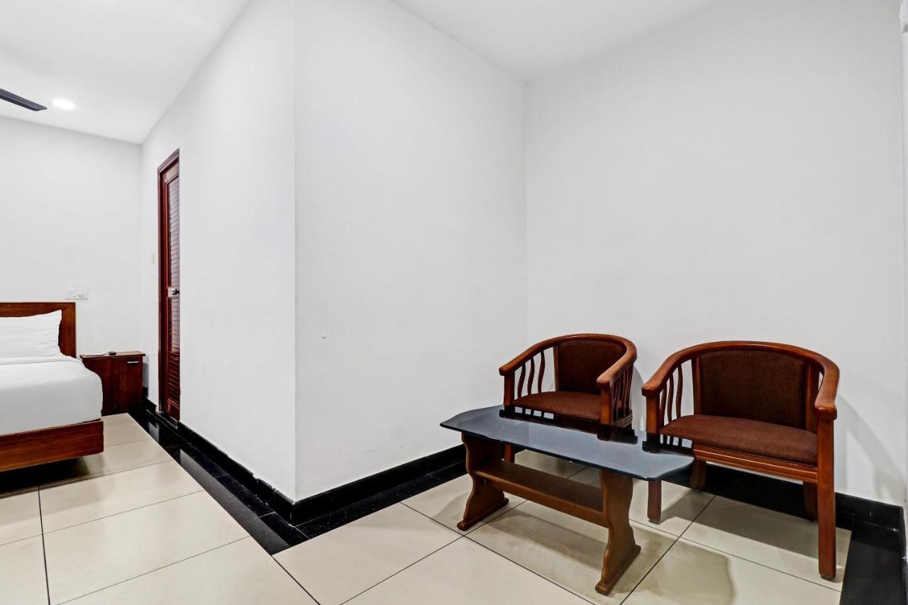 Oyo Townhouse 595 Majestic Inn Kochi Exterior photo