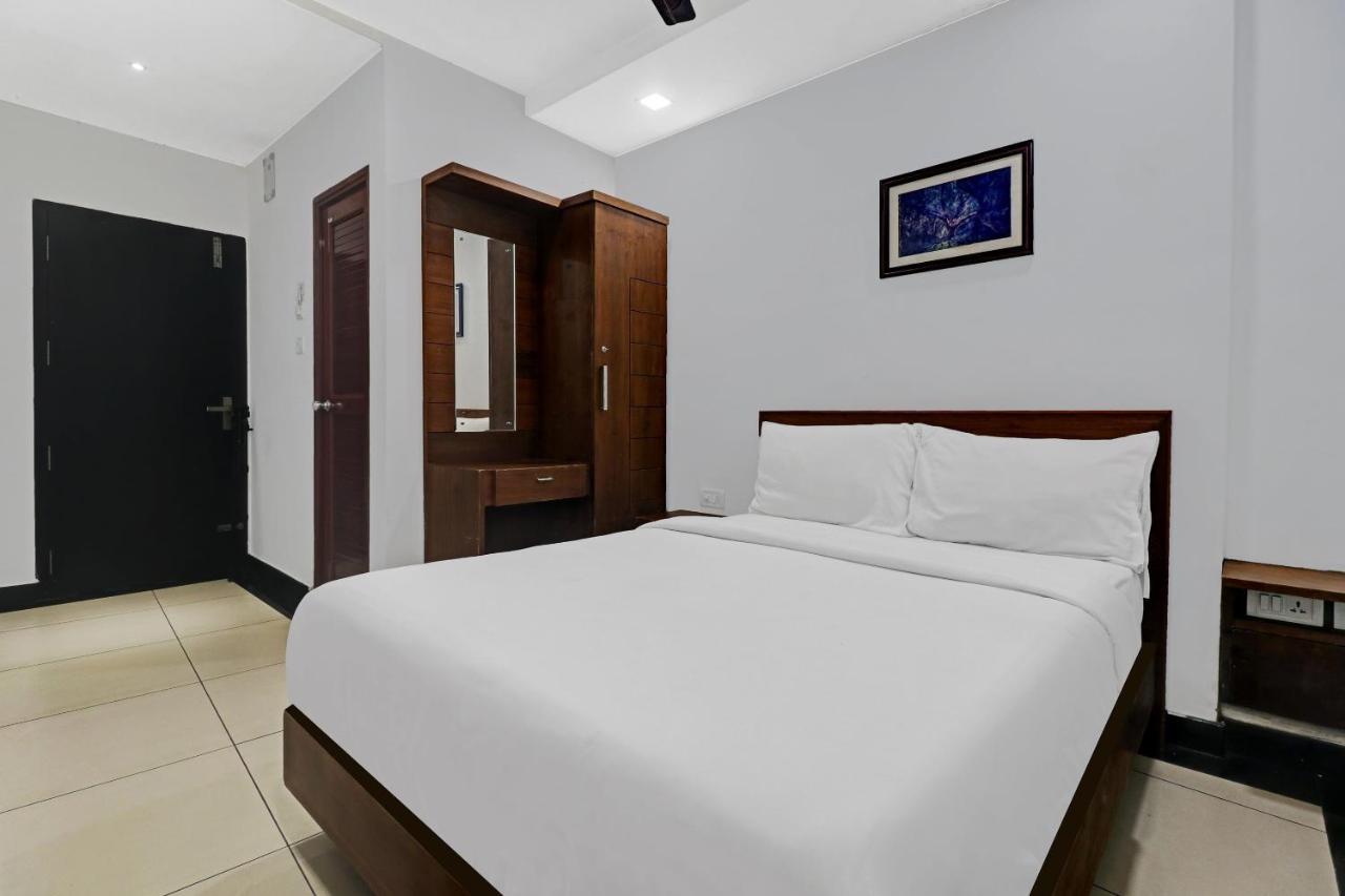Oyo Townhouse 595 Majestic Inn Kochi Exterior photo