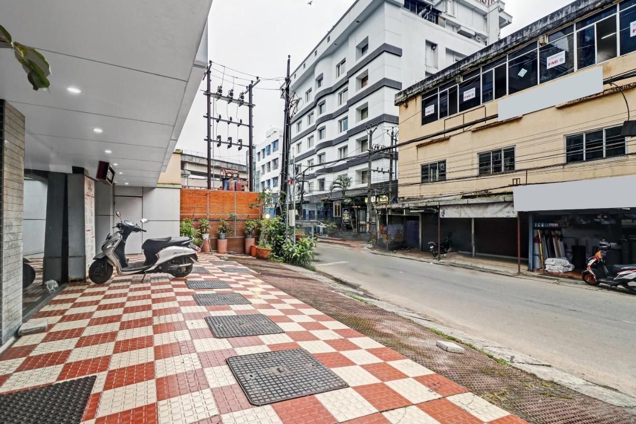 Oyo Townhouse 595 Majestic Inn Kochi Exterior photo