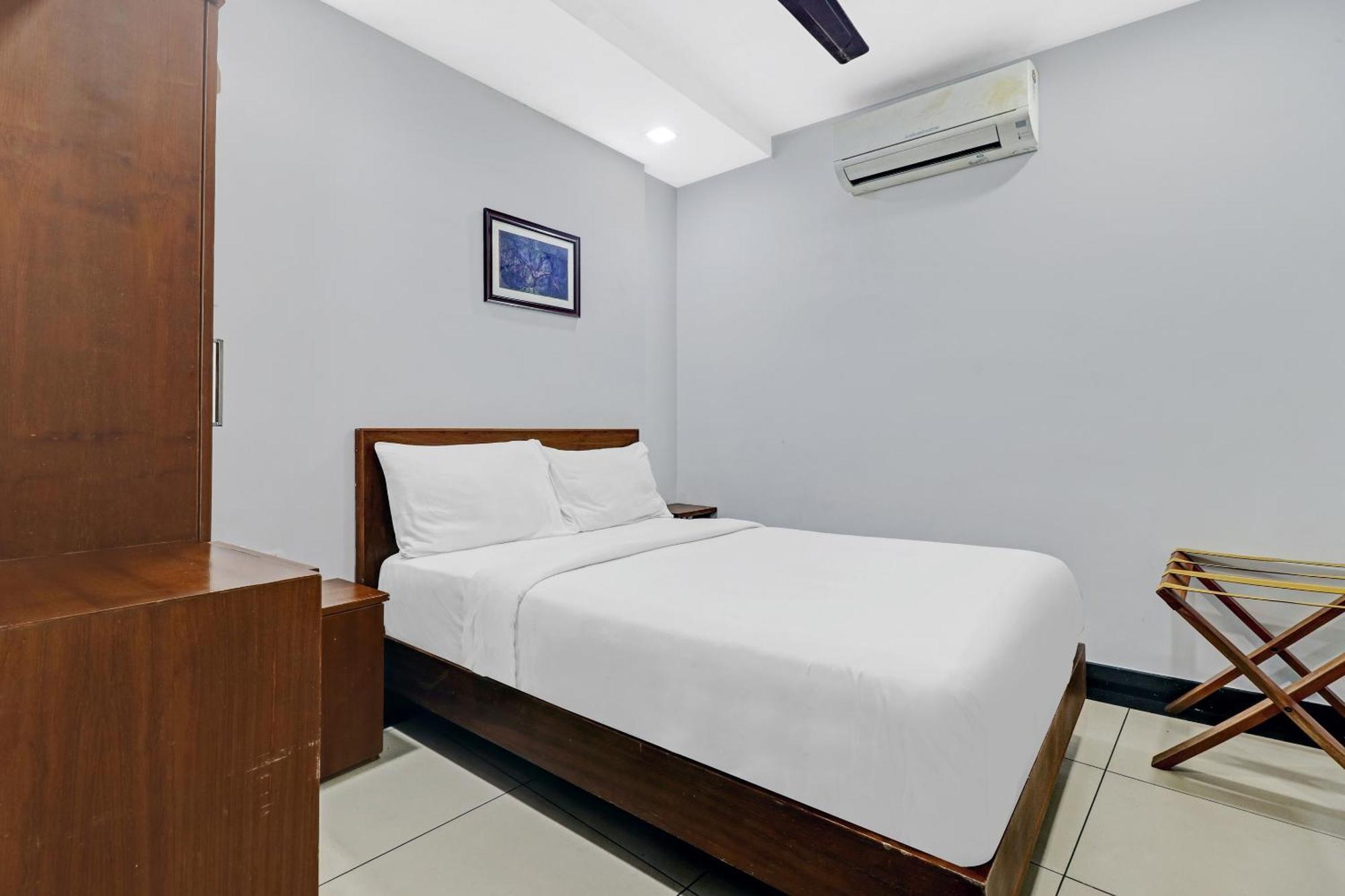Oyo Townhouse 595 Majestic Inn Kochi Exterior photo
